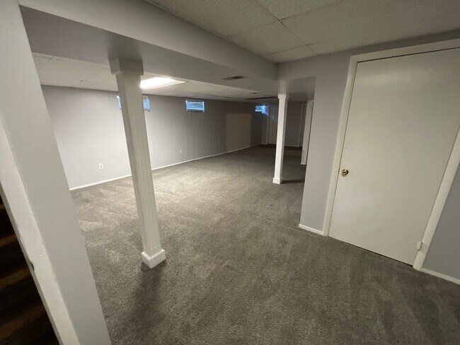 Building Photo - 3753-3763 W 89th Way