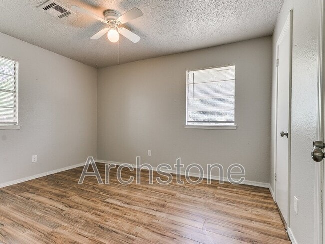 Building Photo - 8814 NE 13th St