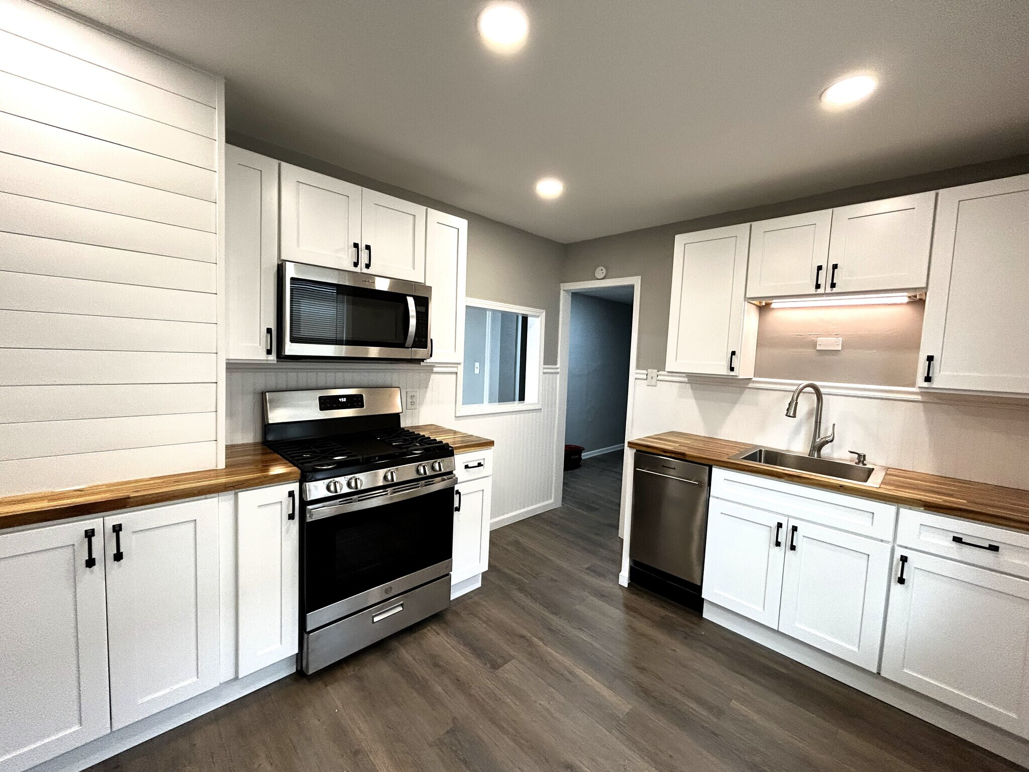 Building Photo - 198 Columbus Ave