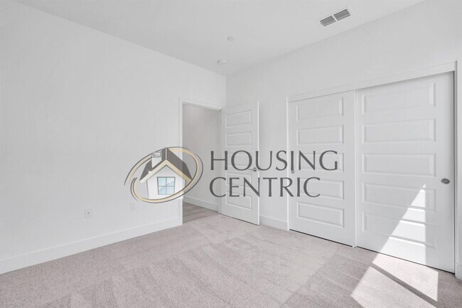 Building Photo - Newer 55+ Gated SOLAR Home in El Dorado Hills for Rent