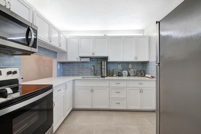 Building Photo - 2812 Garden Dr S