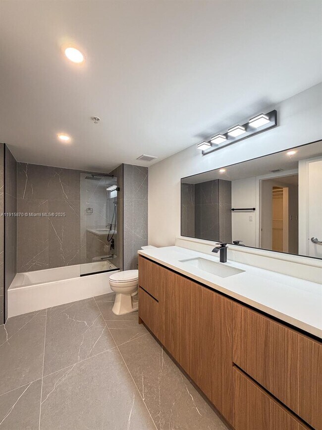 Building Photo - 1800 N Bayshore Dr