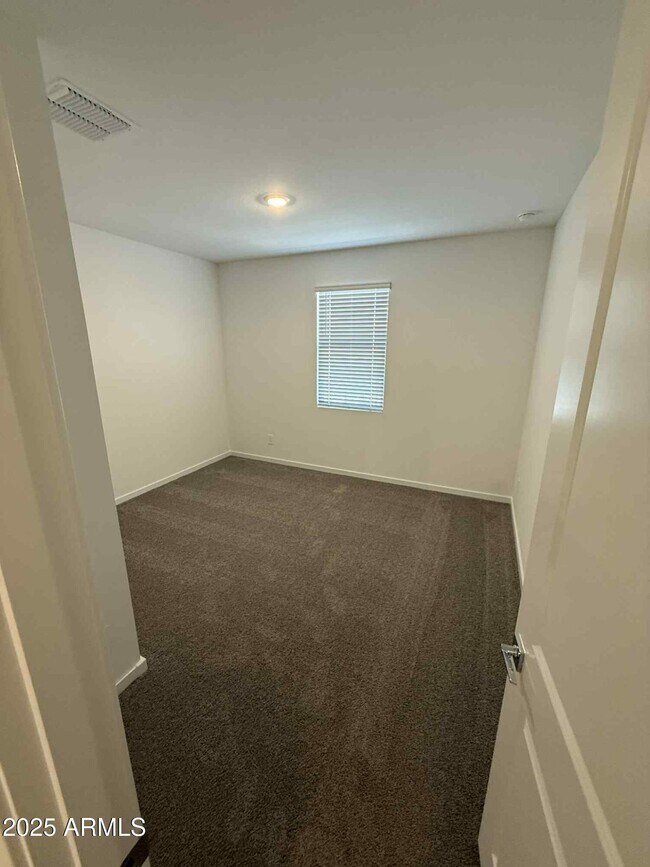 Building Photo - 15995 W Honeysuckle Dr