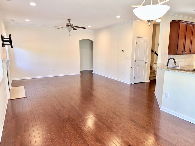 Building Photo - Beautiful home in Everwood!