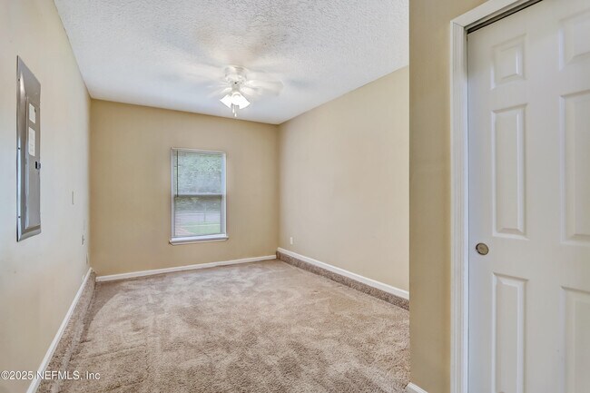 Building Photo - 8448 Kona Ave