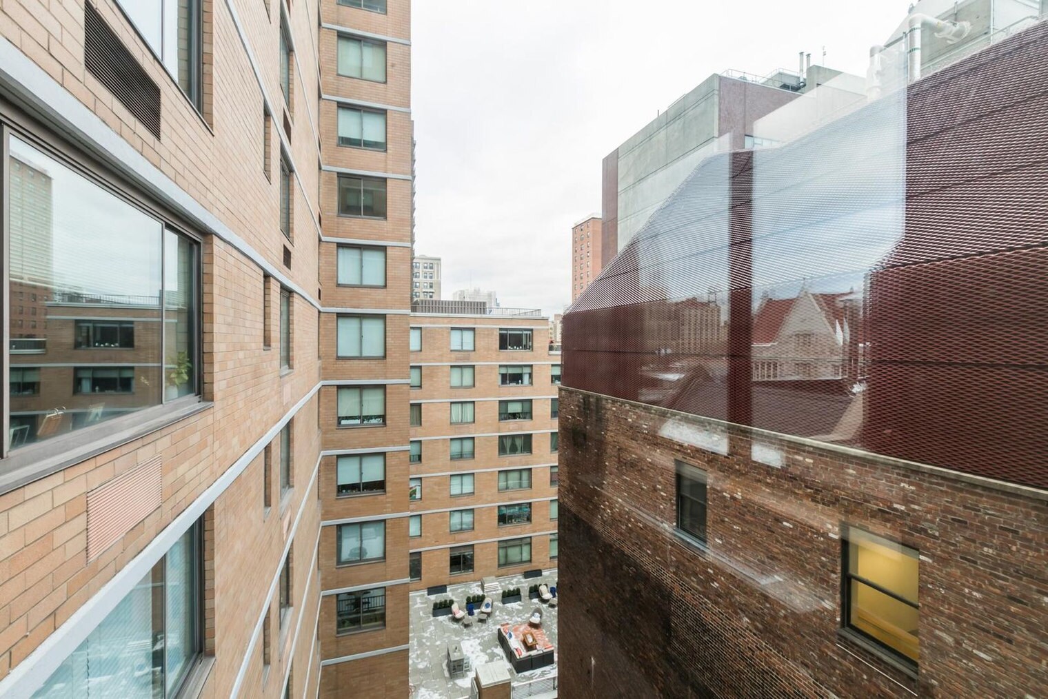 Building Photo - 200 W 88th St