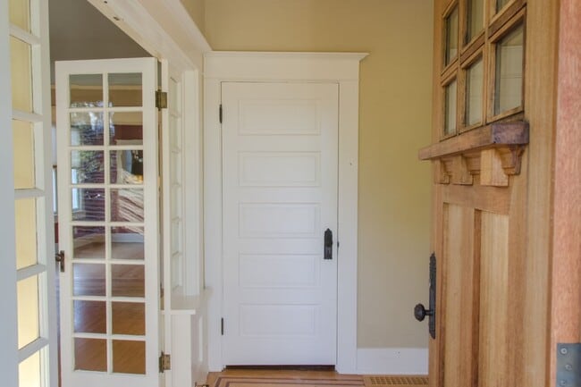 Building Photo - 4Bd/2.75Ba Seattle House