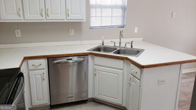 Building Photo - 630 Red Fox Ln