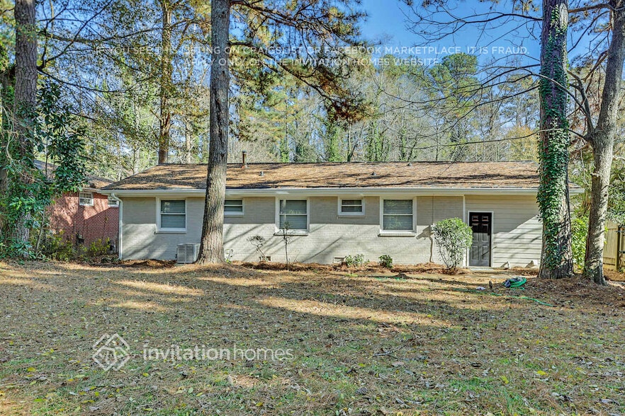 Building Photo - 1873 Shamrock Dr