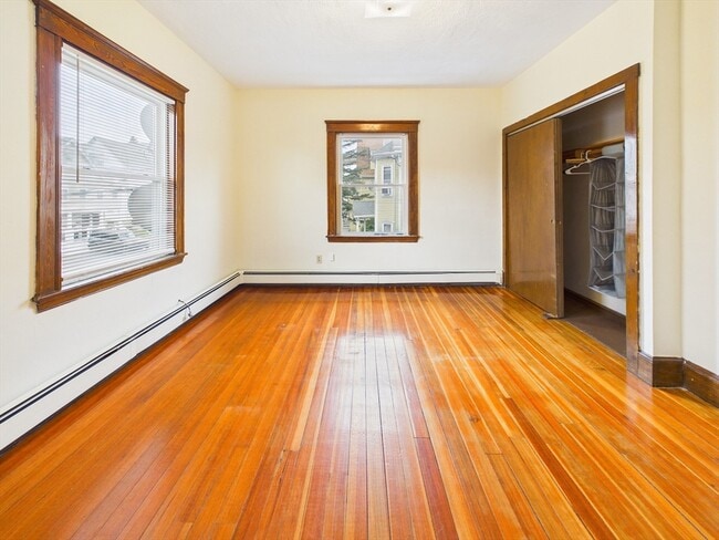 Building Photo - 5-7 Hoyle St