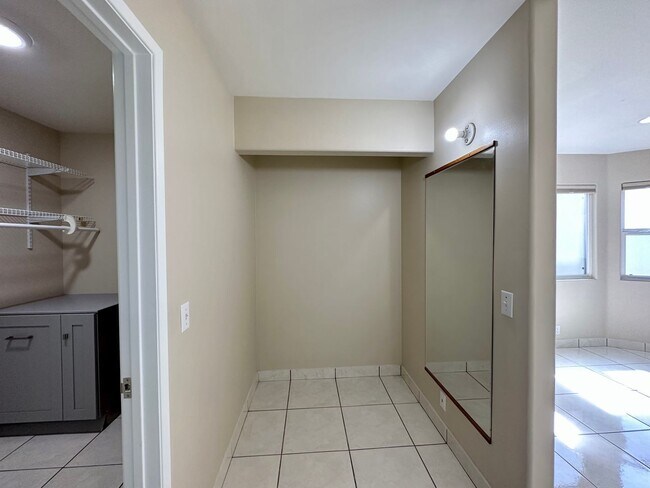 Building Photo - 4053 Sunset Ln