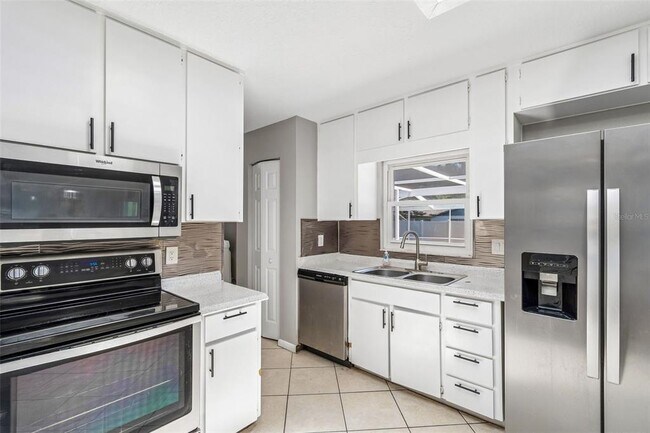 Building Photo - 7111 Gateway Ct