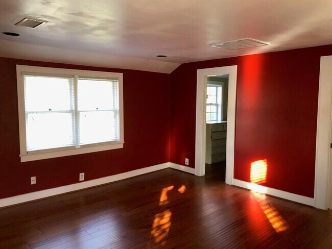 Building Photo - 3217 Mockingbird Ln