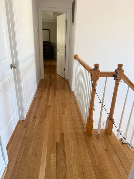 Building Photo - 1112 Rebarah Moor Dr