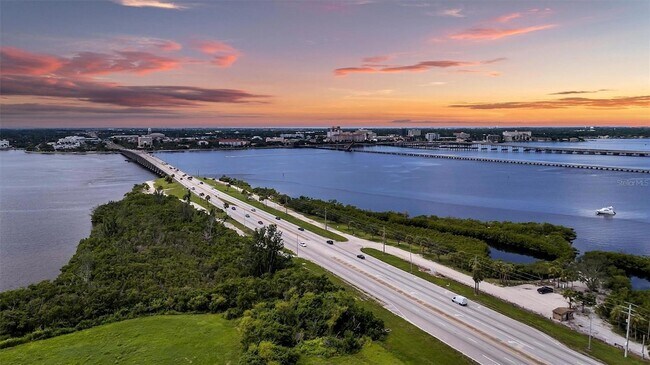 Building Photo - 140 Riviera Dunes Way