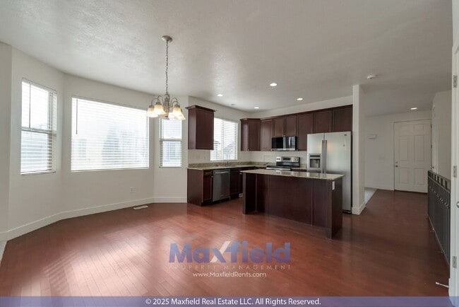 Building Photo - NEW CARPET - 6BD 4BTH 2GAR - Home in Lehi - 6 Month Lease available