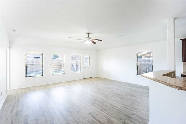 Building Photo - 9918 Hideaway Bend Ln