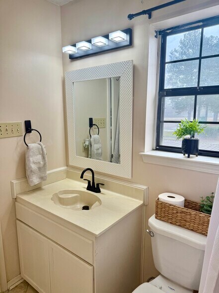 Building Photo - 9949 Siegen Ln