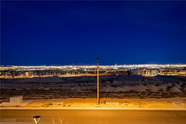 Building Photo - 1592 Pacific Baza St