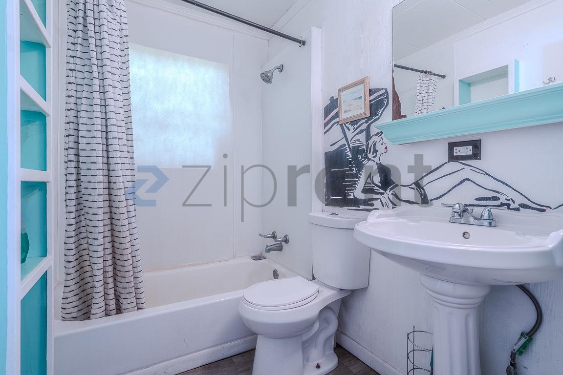 Building Photo - 210 Surf Dr