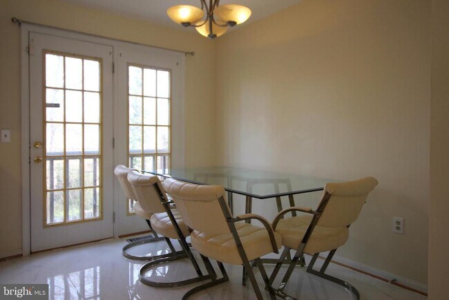 Building Photo - 7831 Gum Springs Village Dr