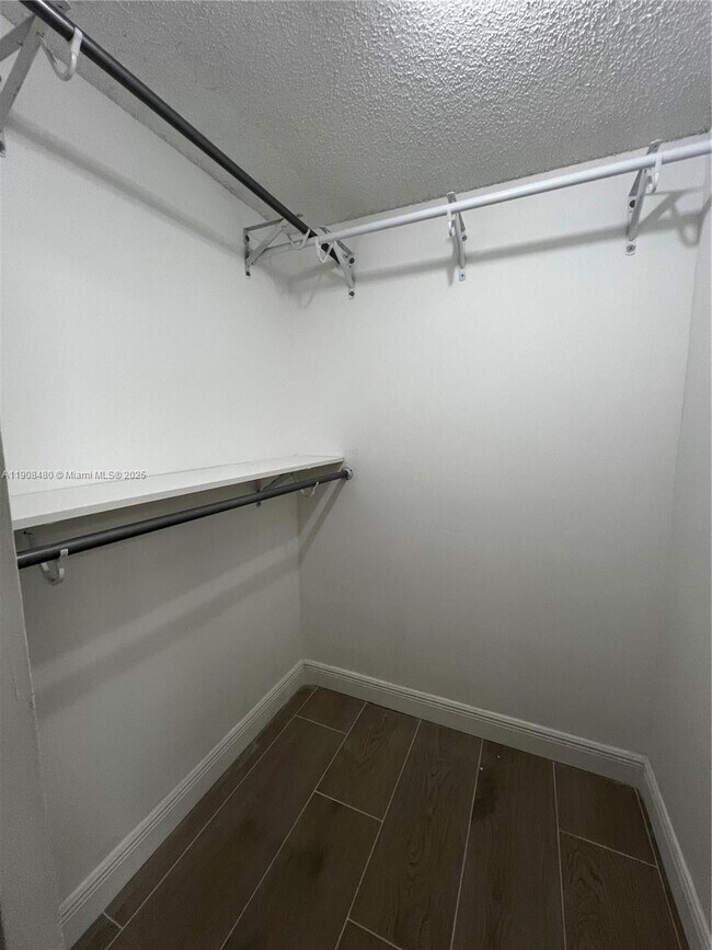 Building Photo - 1245 SW 46th Ave