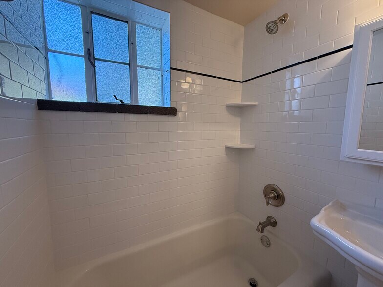 Building Photo - 452 S 800 E