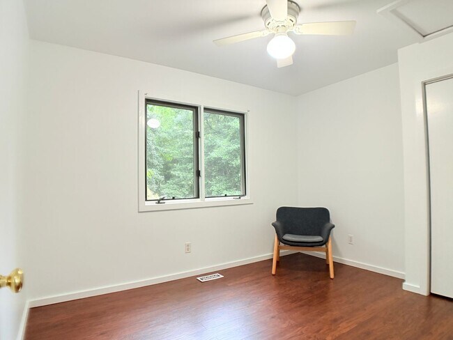 Building Photo - Charming, large wooded lot.
