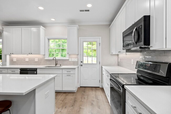 Building Photo - 6916 Seven Locks Rd