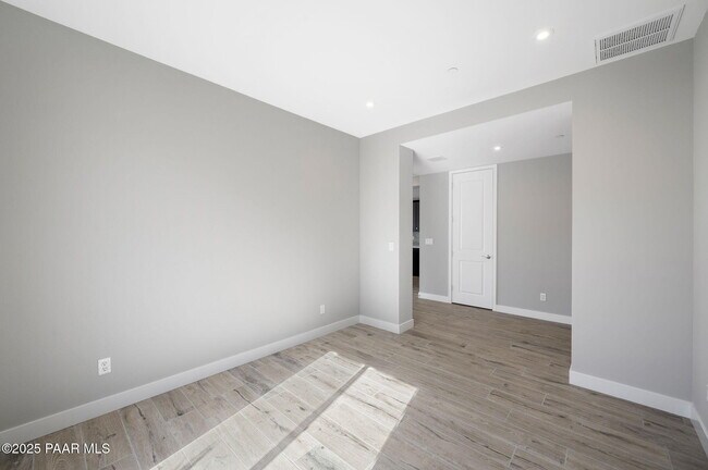 Building Photo - 1326 Rockwood Dr