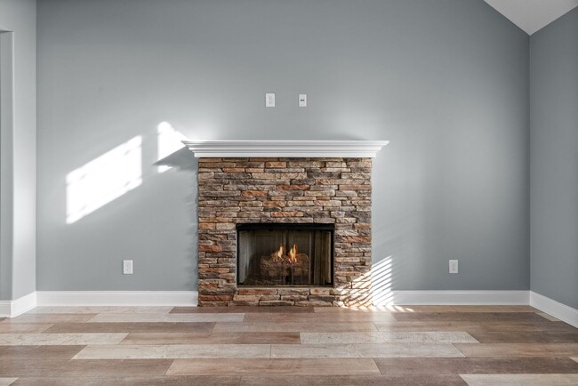 Building Photo - Pet Friendly Three Bedroom with Bonus!
