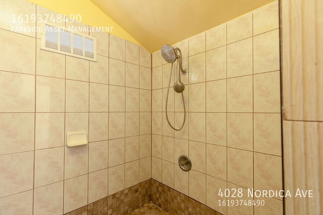 Building Photo - 4028 Nordica Ave