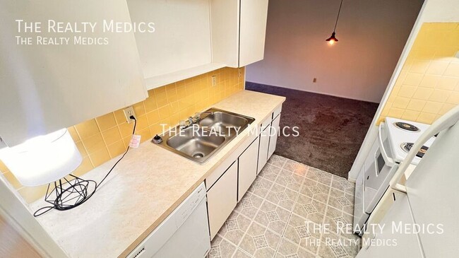 Building Photo - 208 Diamond Cove