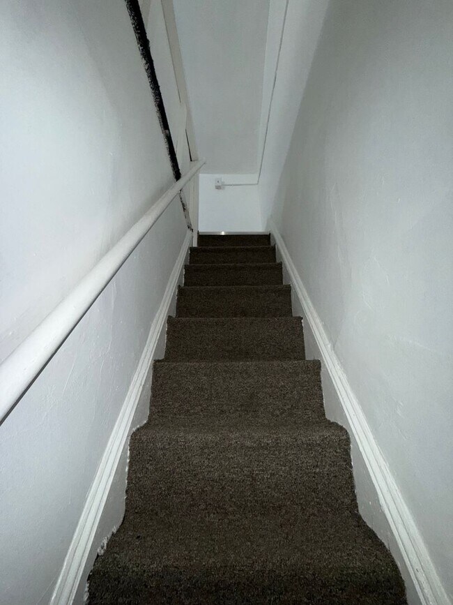 Building Photo - 36 Kelsey Ave