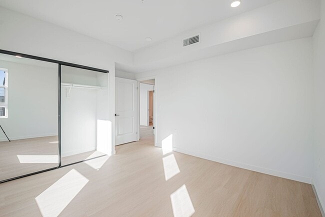 Building Photo - Welcome to the Gramercy