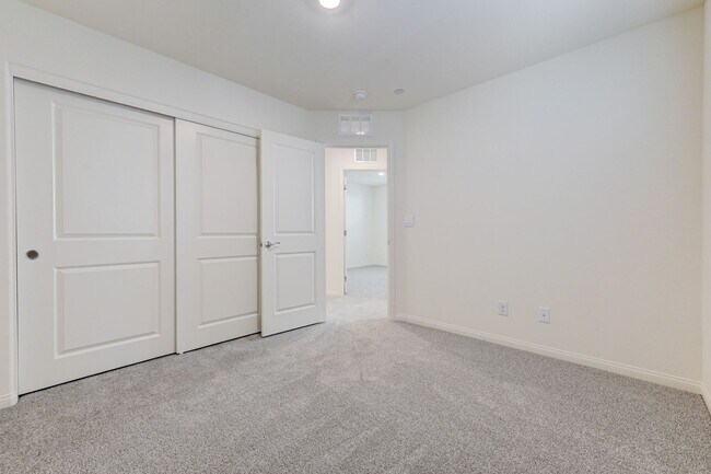 Building Photo - Newly Built 4 bedrooms in Cadence