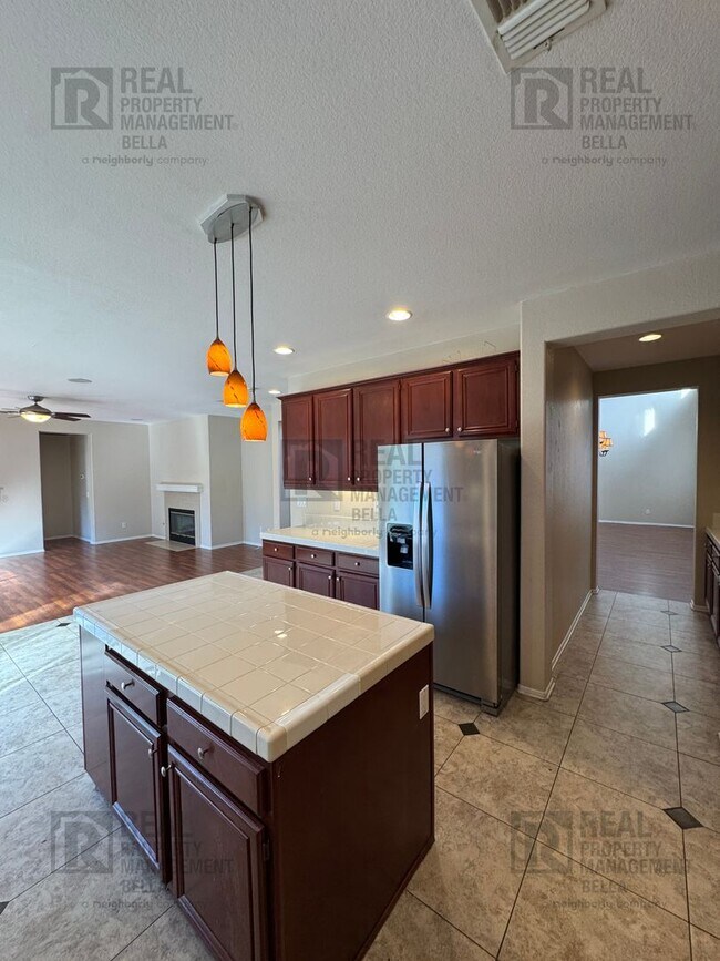Building Photo - Spacious & Stylish 5-Bed, 3-Bath Home in Prime Murrieta Location