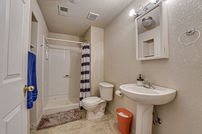 Building Photo - Spacious 3 Bed, 3 1/2 Bath Townhome in Northwest Fort Collins!