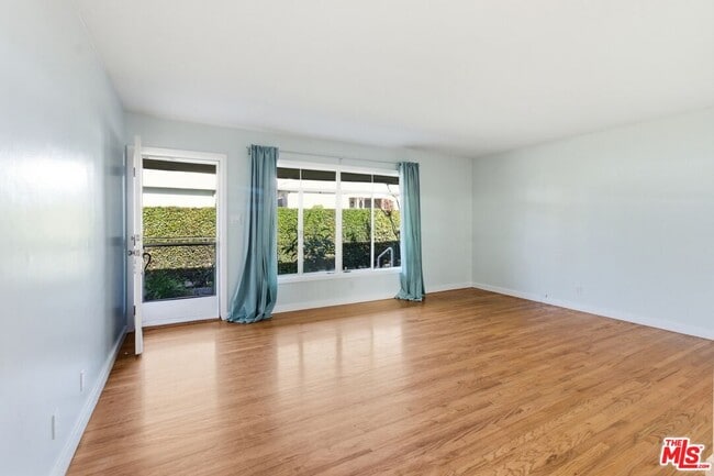 Building Photo - 853 12th St