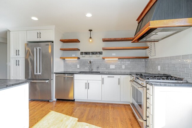 Building Photo - 5Bd/2.5Ba Seattle House