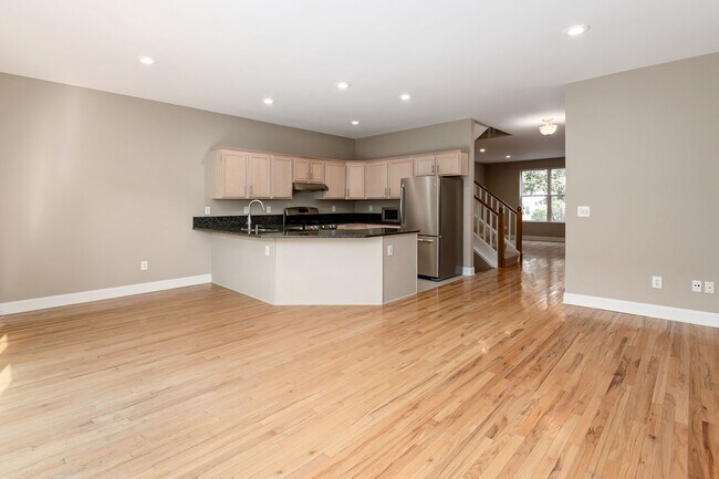 Dining room/kitchen - 1087 Michigan Ave