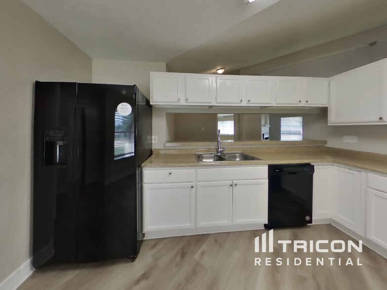 Building Photo - 3551 Windmoor Dr