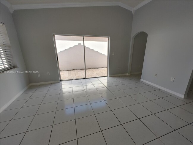 Building Photo - 1137 NW 128th Pl