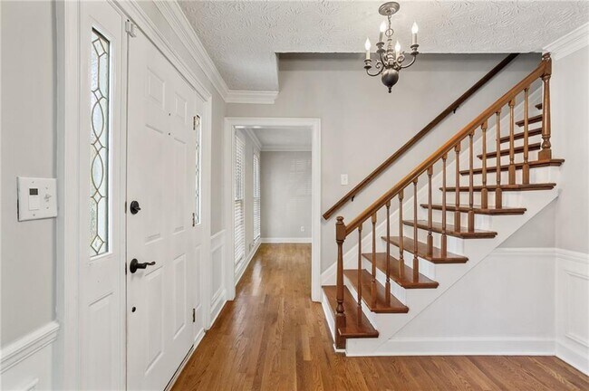 Building Photo - 632 Holt Rd NE