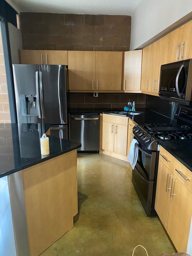 Building Photo - Contemporary 2 Bedroom, 2.5 Bath townhouse...