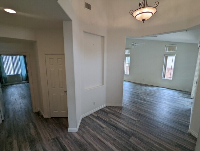 Building Photo - 8148 Slate Falls St