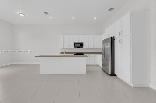 Building Photo - 19447 SW 124th Ave