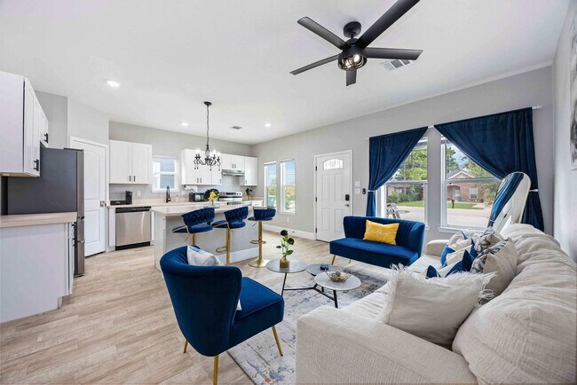 Primary Photo - 8138 Bassett St