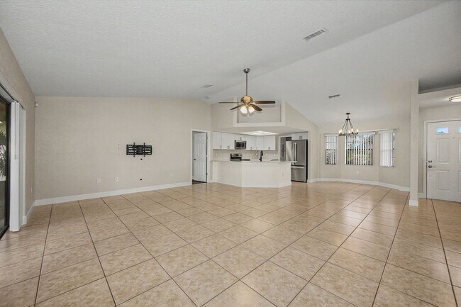Building Photo - 4449 Foxboro Dr