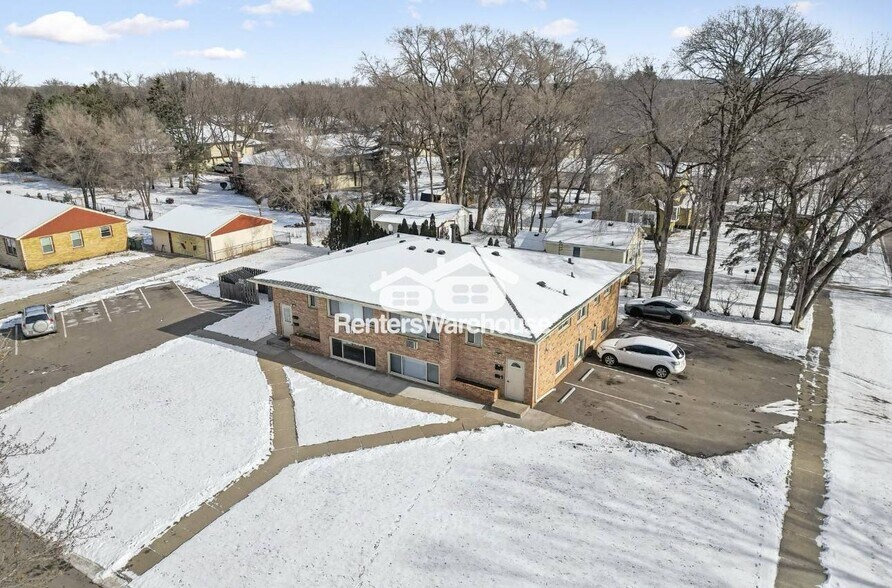 Building Photo - 5500 N Bryant Ave